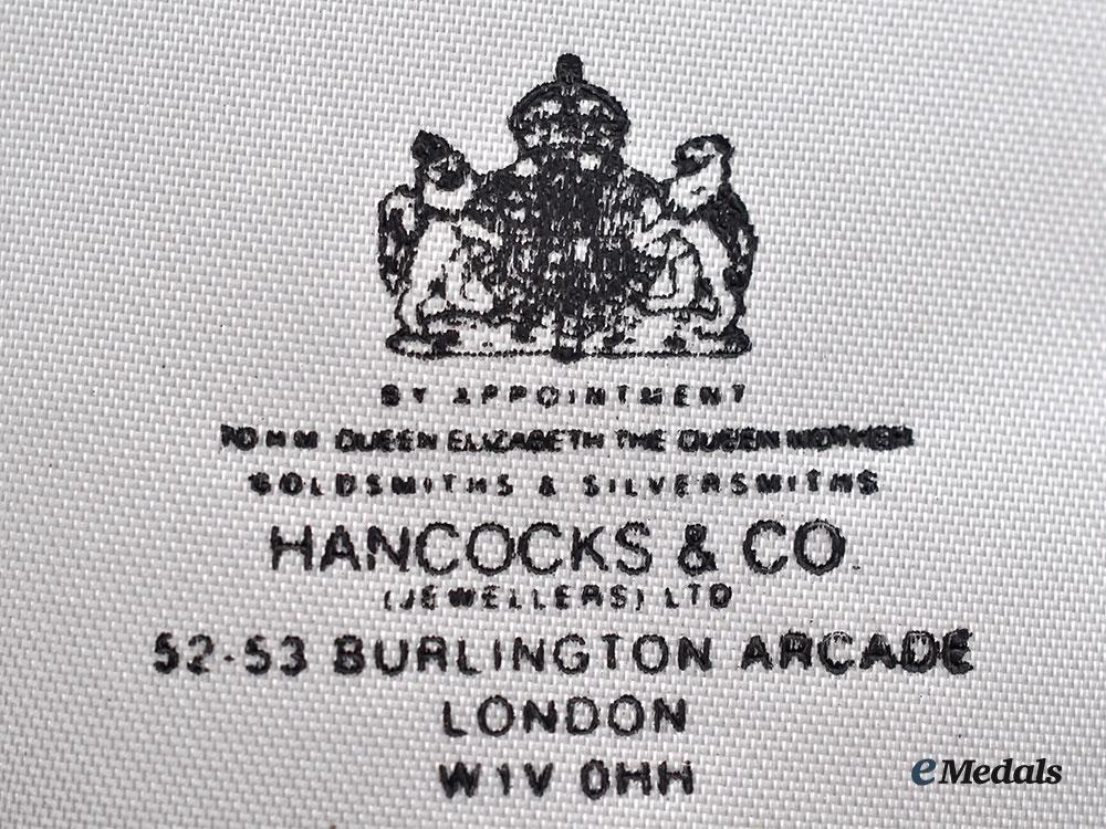 united_kingdom._a_limited_edition_replica_victoria_cross_by_hancocks&_co._of_london,_number446_of1352_l22l22_mnc0440_577_756_1