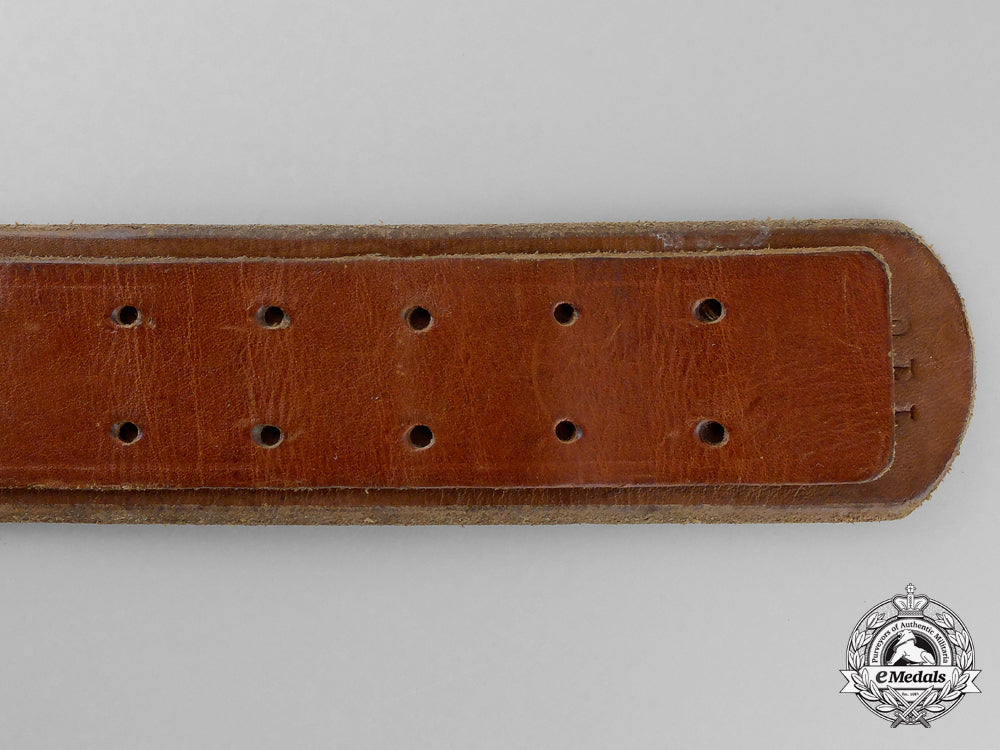 an_unusual_brown_leather_army_belt_l_123