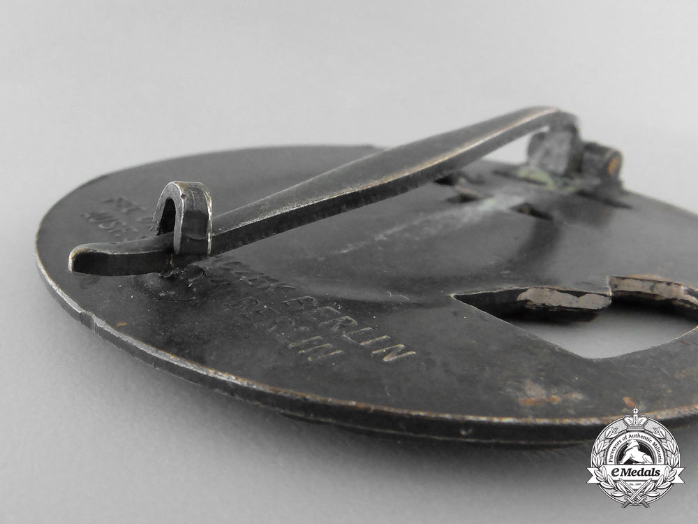 a_kriegsmarine_blockade_runner_badge_by_schwerin,_berlin_l_311