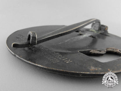 a_kriegsmarine_blockade_runner_badge_by_schwerin,_berlin_l_311
