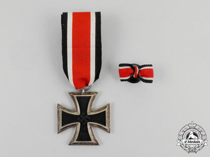 a_mint_iron_cross1939_second_class_with_its_boutonniere_l_403_1