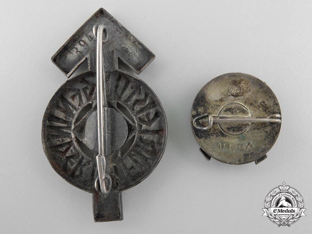 two_german_youth_badges_l_416