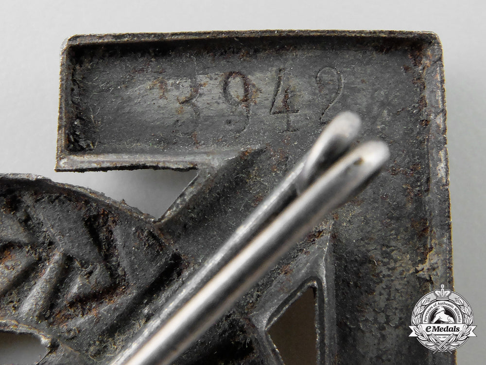 two_german_youth_badges_l_417