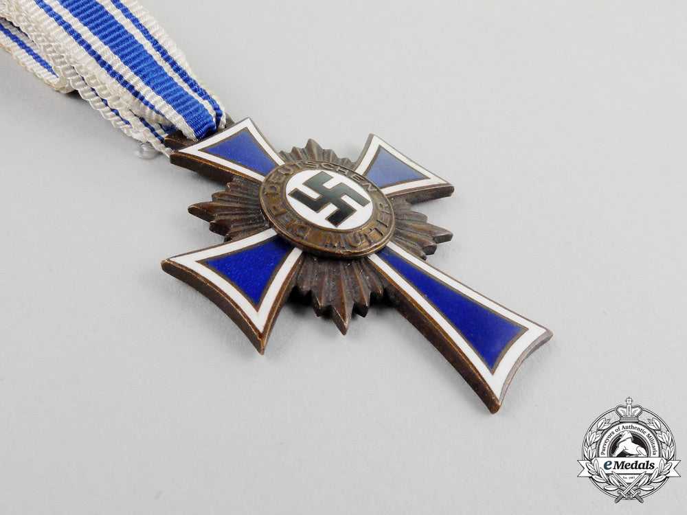 a3_rd_class_cross_of_honour_of_the_german_mother_in_its_packet_of_issue_l_427_1