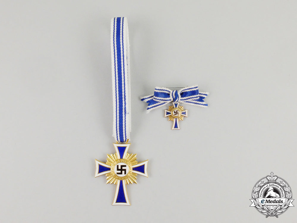 germany,_third_reich._a_gold_grade_honour_of_the_german_mother_with_miniature_l_429