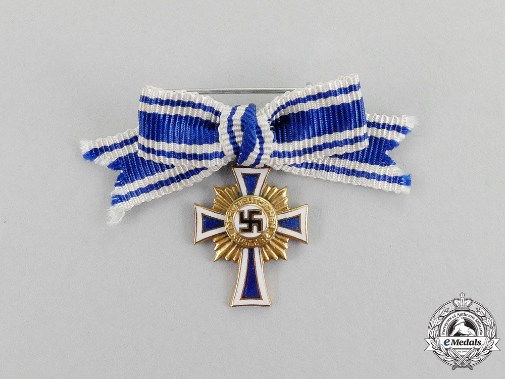 germany,_third_reich._a_gold_grade_honour_of_the_german_mother_with_miniature_l_435