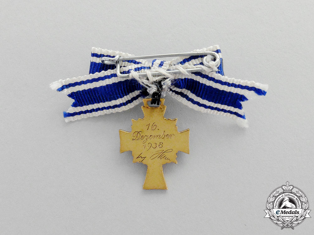 germany,_third_reich._a_gold_grade_honour_of_the_german_mother_with_miniature_l_436