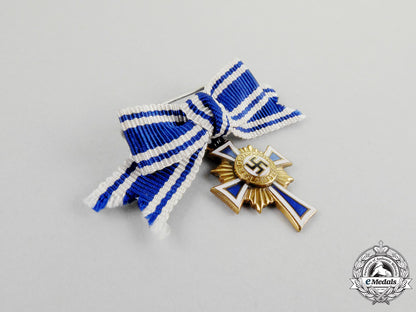 germany,_third_reich._a_gold_grade_honour_of_the_german_mother_with_miniature_l_437