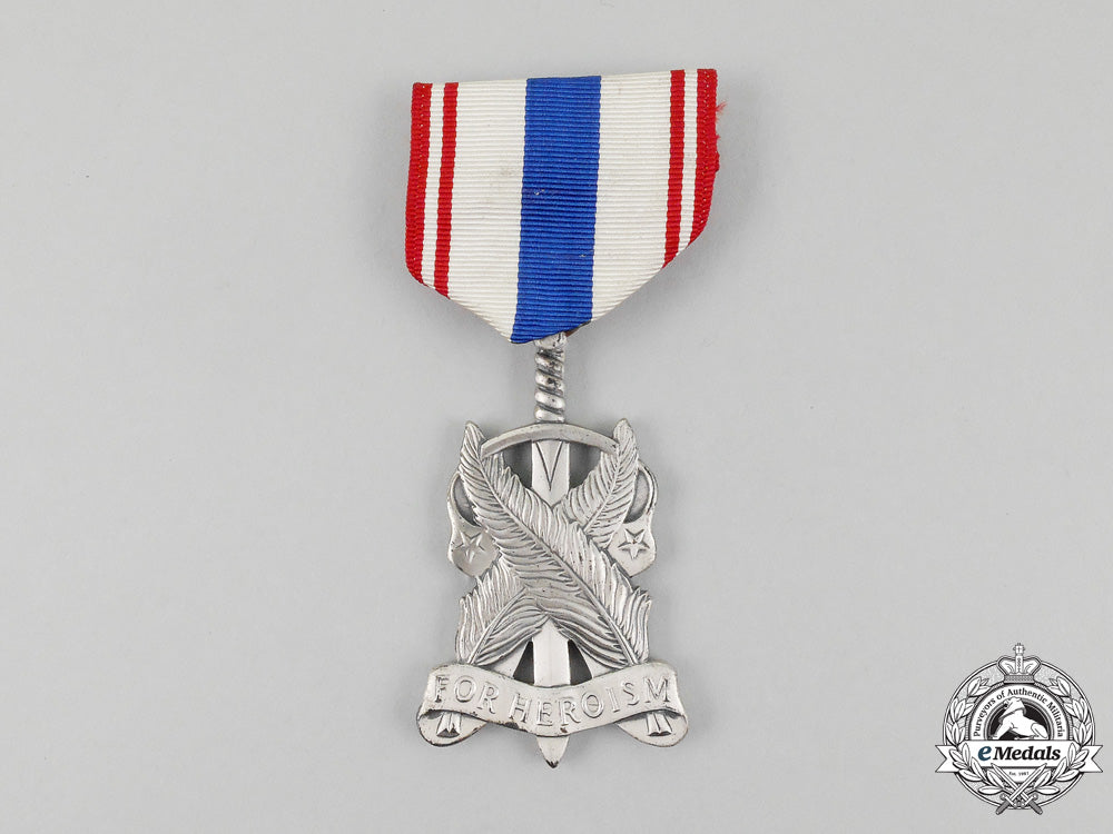 an_american_reserve_officers'_training_corps(_rotc)_medal_for_heroism_l_457_1