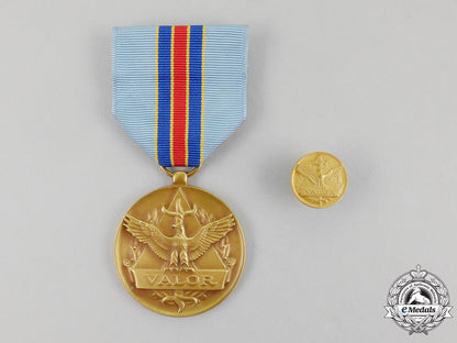 a_united_states_air_force_civilian_award_for_valor_medal_with_boutonniere_l_463_1