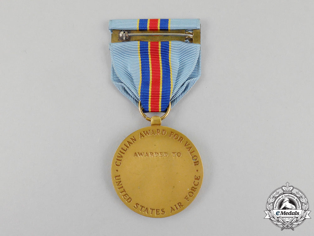 a_united_states_air_force_civilian_award_for_valor_medal_with_boutonniere_l_465_1