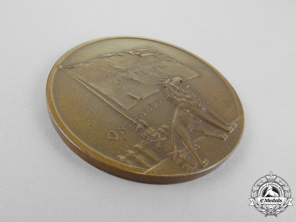 netherlands._a_dutch_medal_of_tribute_for_the_korea_fighters1951_l_559