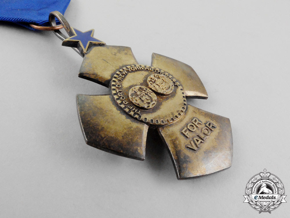 an_american_port_of_new_york_authority_medal_for_valor_l_644_1