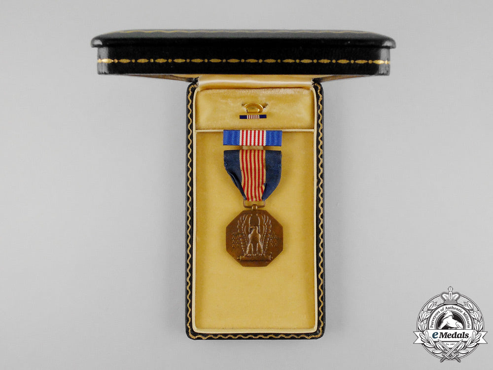 a_second_war_american_soldier's_medal_with_case_l_674_1