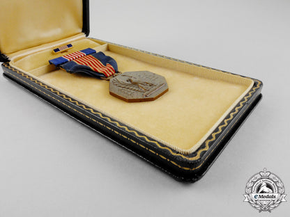 a_second_war_american_soldier's_medal_with_case_l_676_1