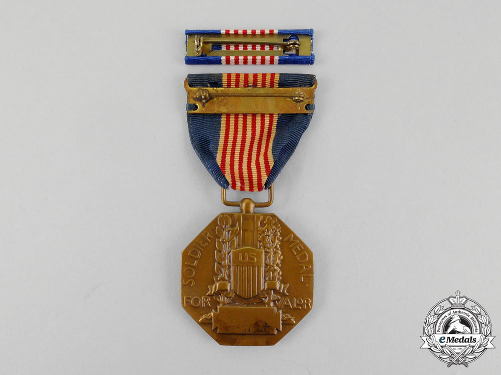 a_second_war_american_soldier's_medal_with_case_l_678_1