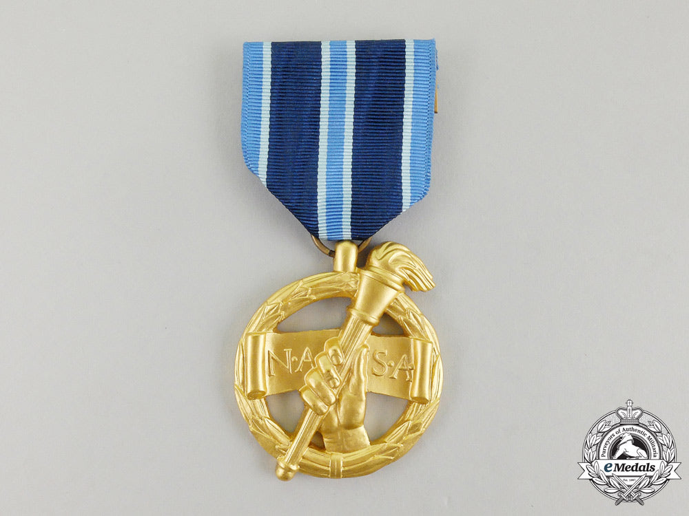 united_states._a_nasa_outstanding_leadership_medal_l_737_1