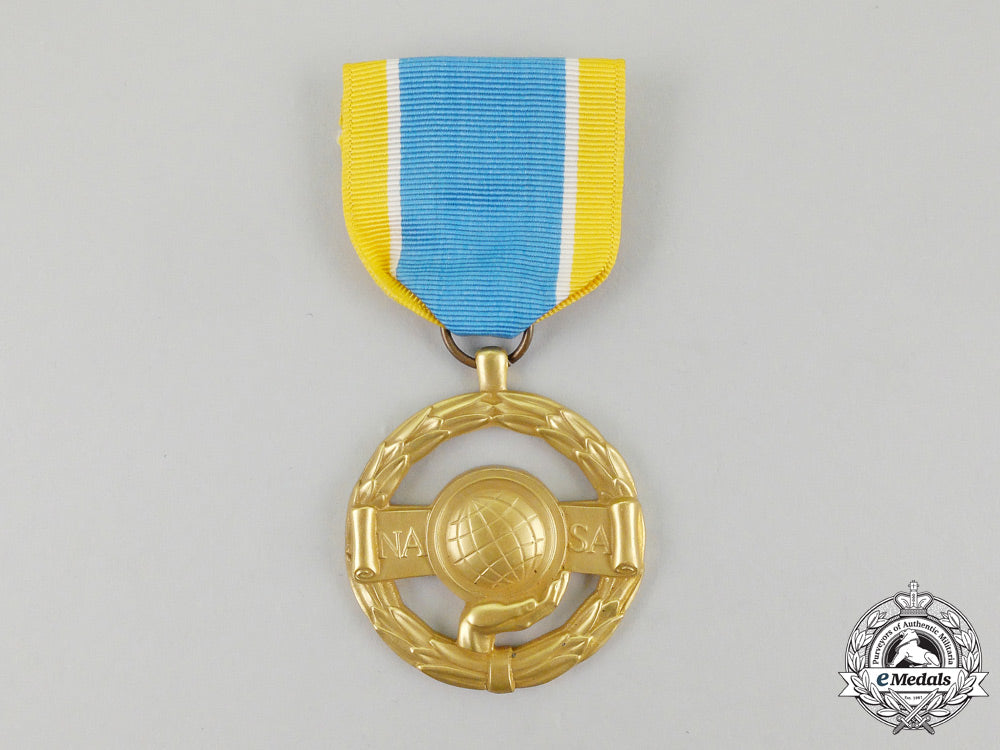united_states._a_nasa_public_service_medal_l_743_1