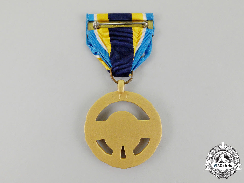united_states._a_nasa_equal_employment_opportunity_medal_l_747_1