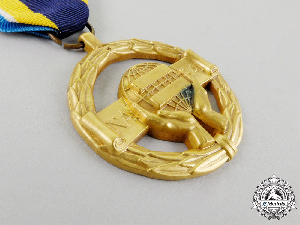 united_states._a_nasa_equal_employment_opportunity_medal_l_748_1