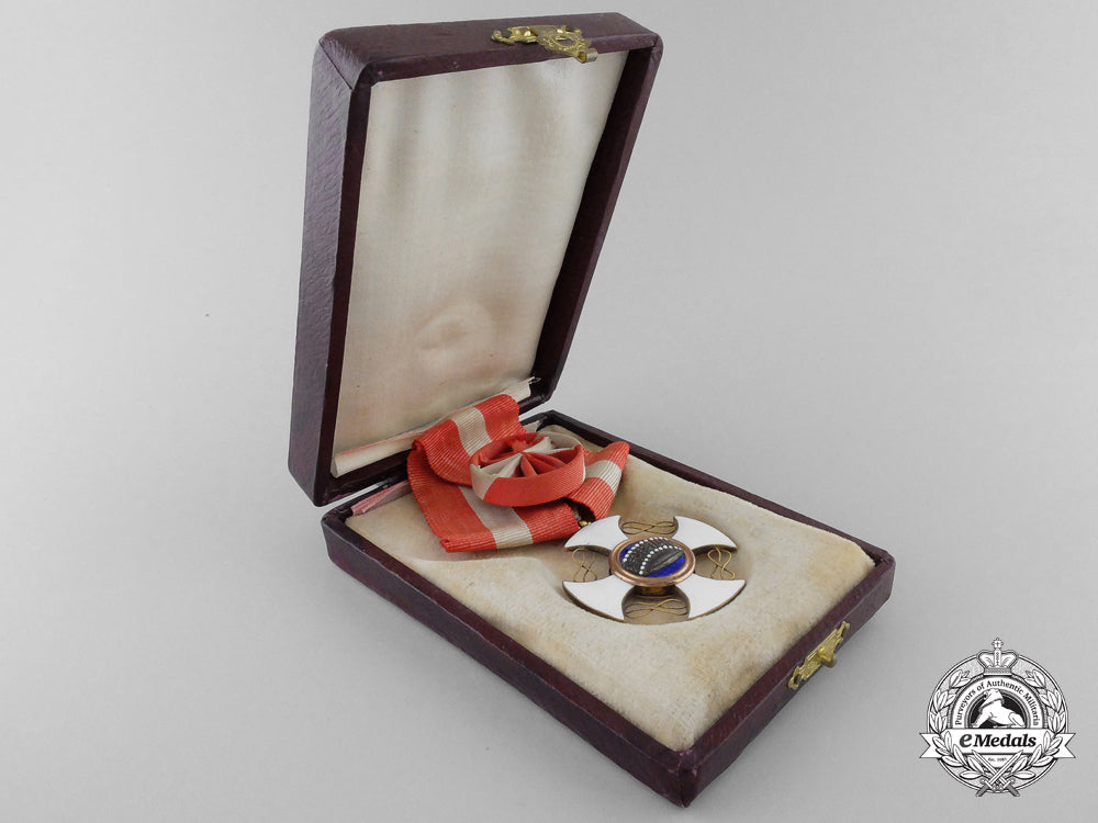 an_italian_order_of_the_crown;_officer's_cross_in_gold_with_case_l_872