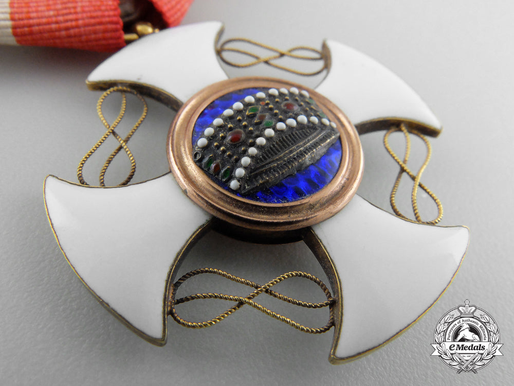 an_italian_order_of_the_crown;_officer's_cross_in_gold_with_case_l_877