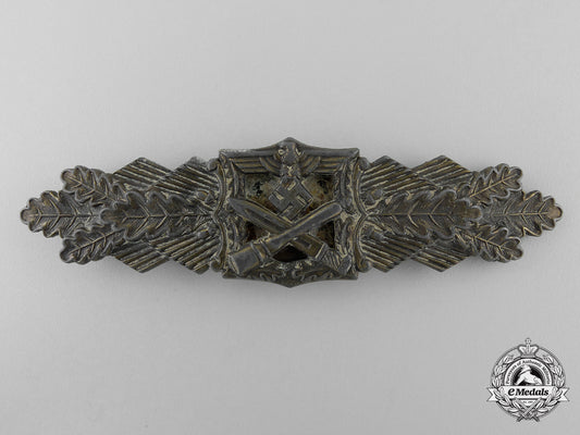 a_bronze_grade_close_combat_clasp_by_arbeitsgemeinschaft_metall_und_kunststoff_l_983