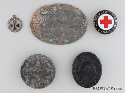 lot_of_five_badges_and_tags_lot_of_five_badg_52ed34219fbf9
