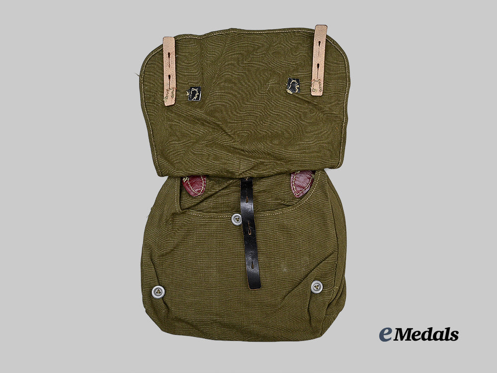 germany,_wehrmacht._a_bread_bag_e_medals__g62677_3