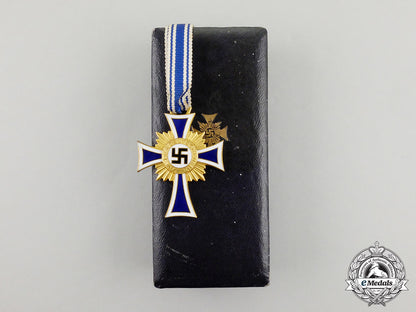 a_cased_gold_grade_mother’s_cross_with_instructions_for_wear_m17-000070