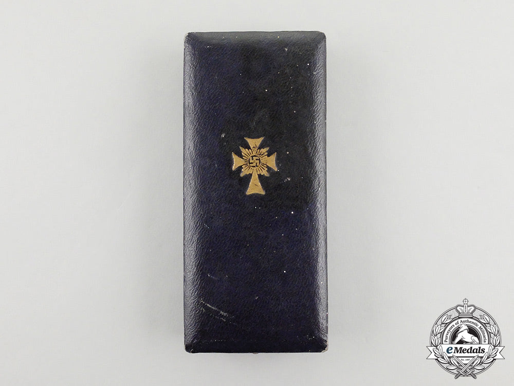 a_cased_gold_grade_mother’s_cross_with_instructions_for_wear_m17-000076