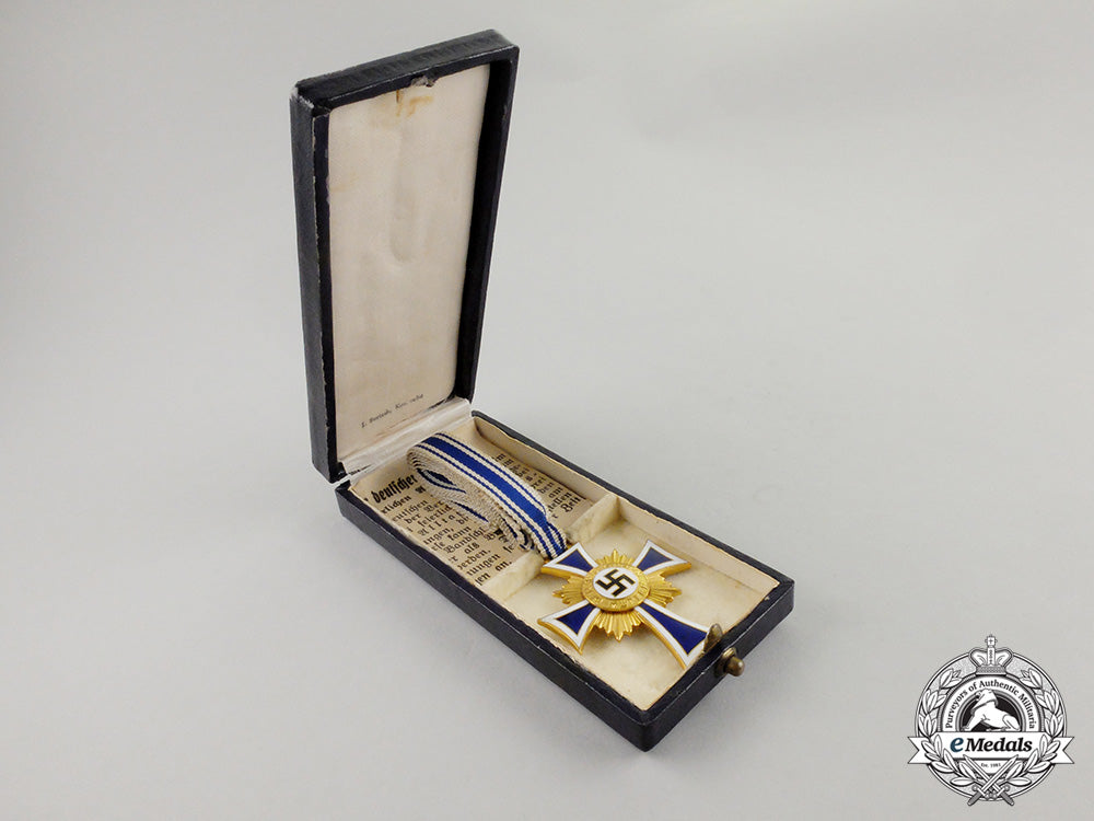 a_cased_gold_grade_mother’s_cross_with_instructions_for_wear_m17-000078