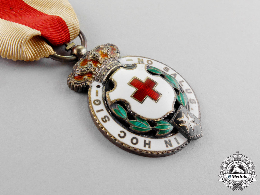 spain._an_order_of_the_red_cross,_second_class_medal_c.1929_m17-000160