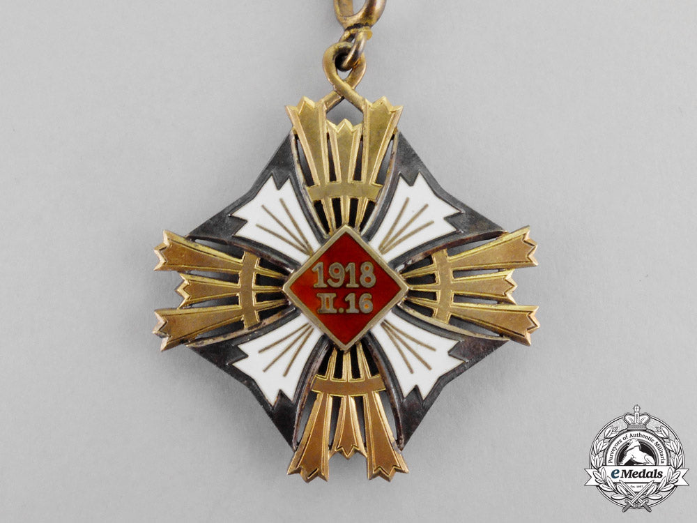 lithuania._an_order_of_the_grand_duke_gediminas;_third_class_neck_badge,_type_ii,_c.1935_m17-1045