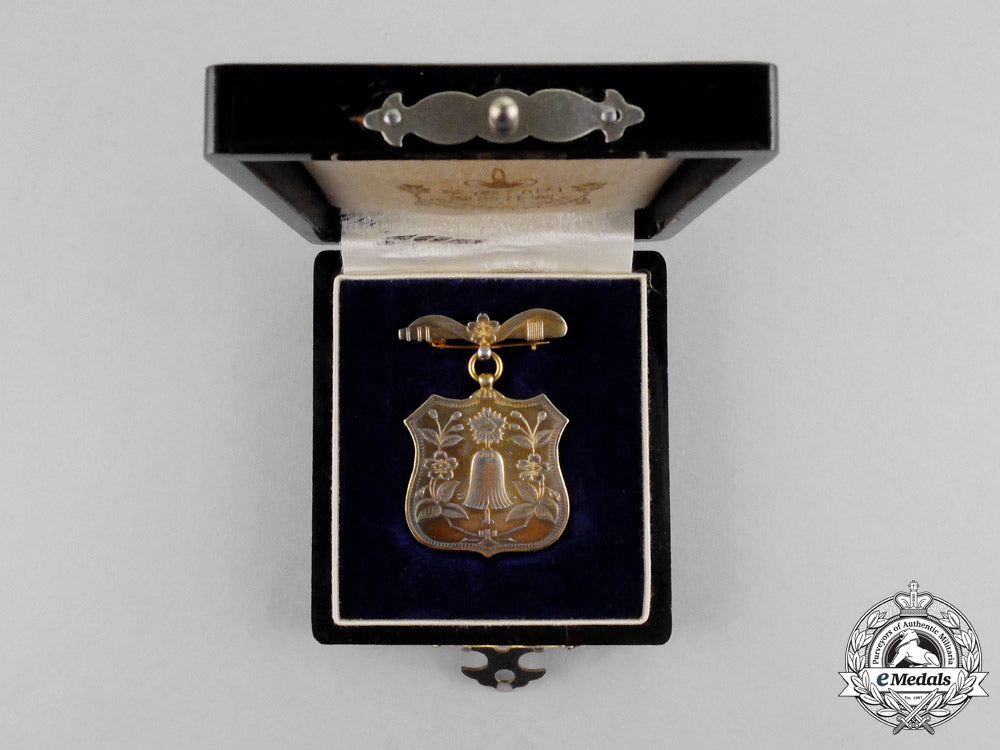 japan._a_iwate_prefecture_fire_brigade_association_honorary_member_badge,_cased_and_boxed_m17-1266