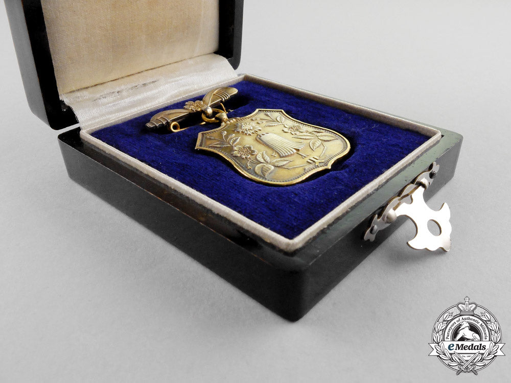japan._a_iwate_prefecture_fire_brigade_association_honorary_member_badge,_cased_and_boxed_m17-1267