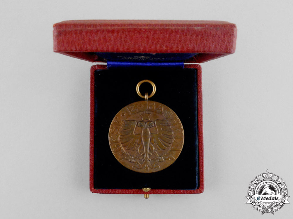 albania._an_order_of_the_black_eagle,1_st_class_gold_grade_merit_medal_m17-1332