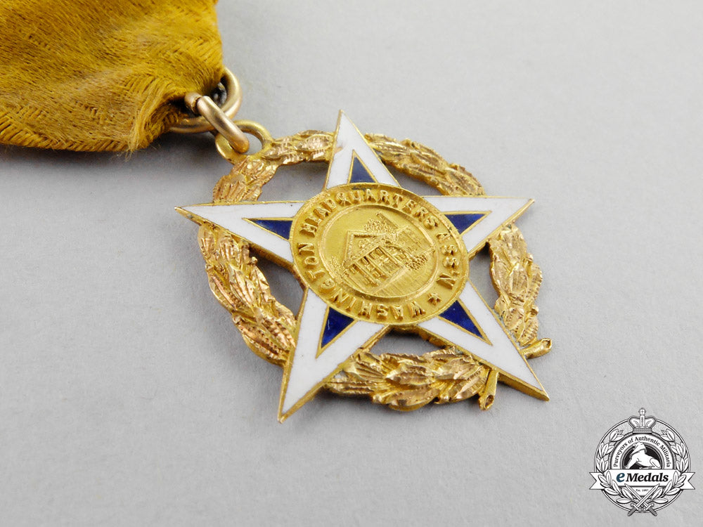 united_states._a_washington_headquarters_association_breast_badge_in_gold,_c.1920_m17-1672