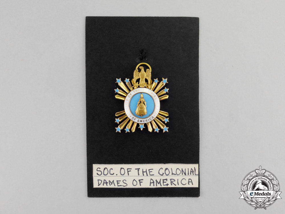united_states._an_american_society_of_the_colonial_dames_of_america_membership_in_gold,_breast_badge,_c.1880_m17-1681_1_1_1_1_1_1_1_1_1_1_1_1_1_1