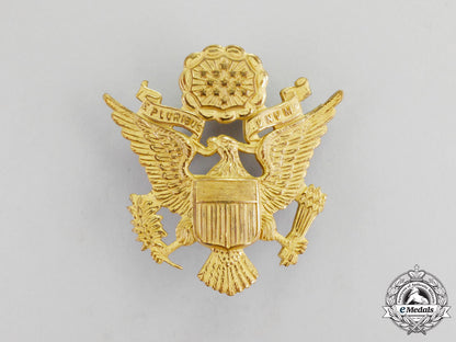 united_states._an_army_officer's_cap_badge,_c.1941_m17-1693