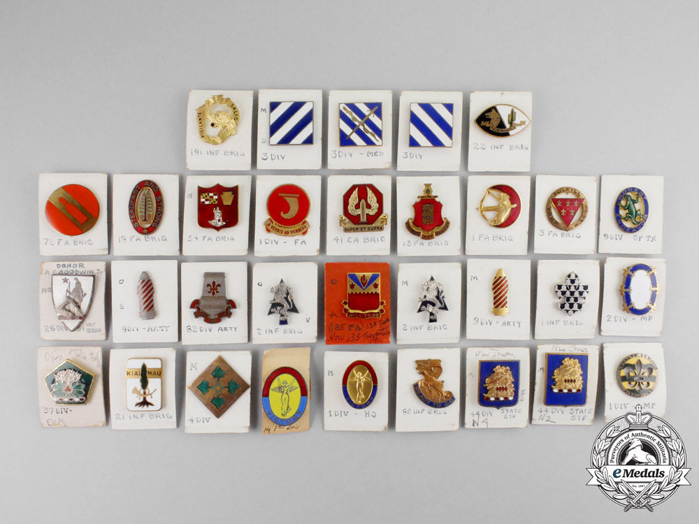 united_states._a_lot_of_thirty-_two_regimental_badges_m17-1776