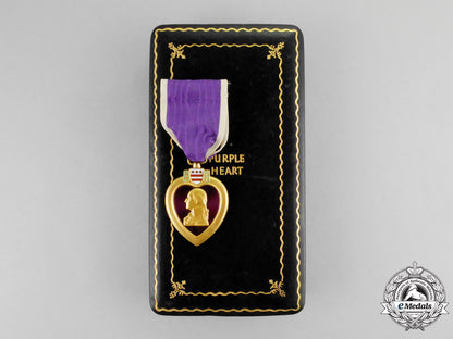 united_states._a_purple_heart_with_case,_c.1945_m17-1822