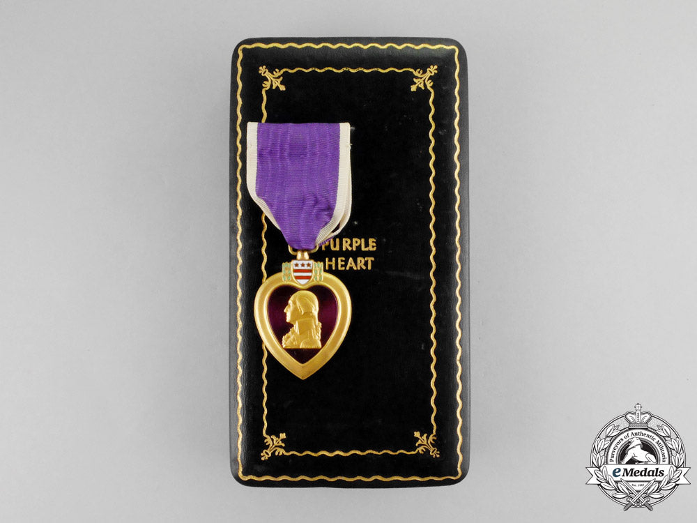 united_states._a_purple_heart_with_case,_c.1945_m17-1822