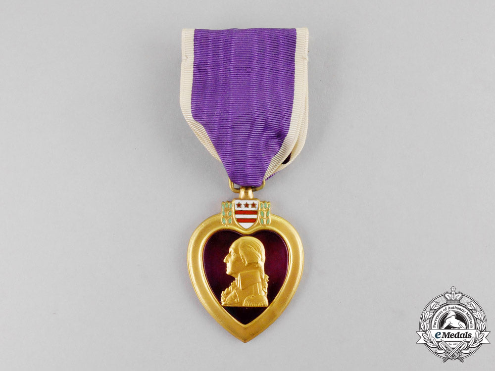 united_states._a_purple_heart_with_case,_c.1945_m17-1823