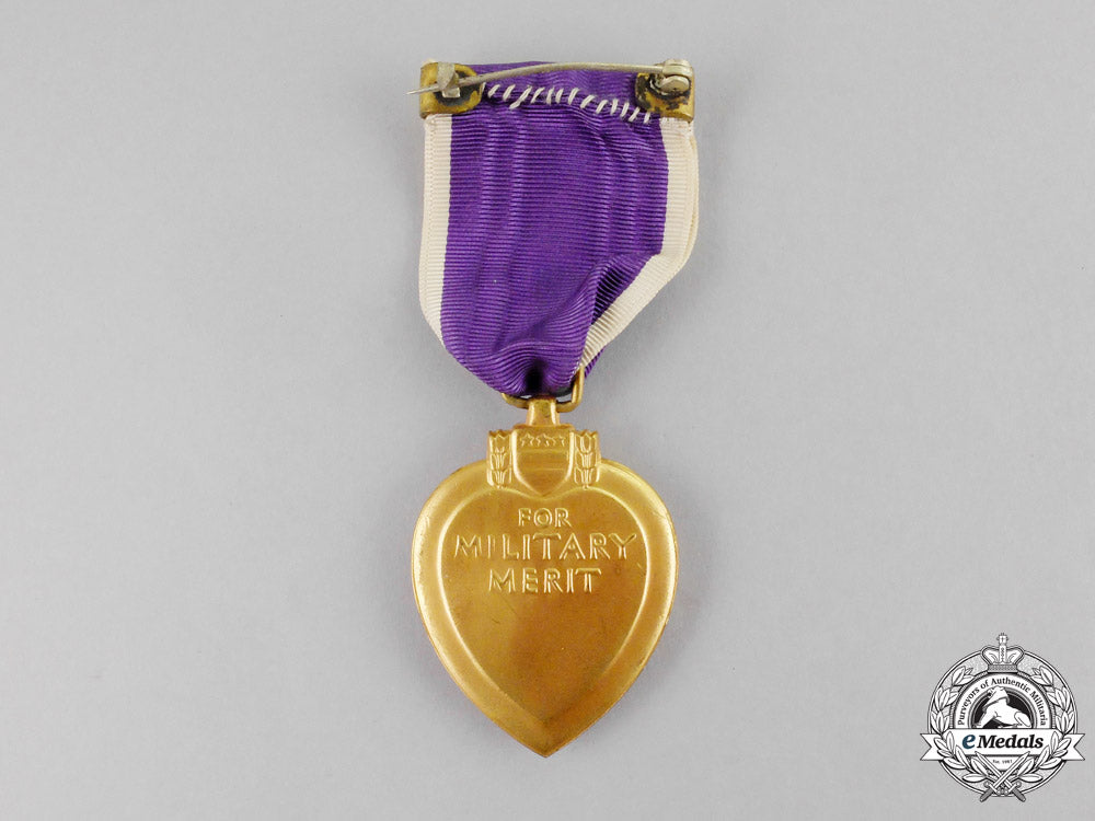 united_states._a_purple_heart_with_case,_c.1945_m17-1824