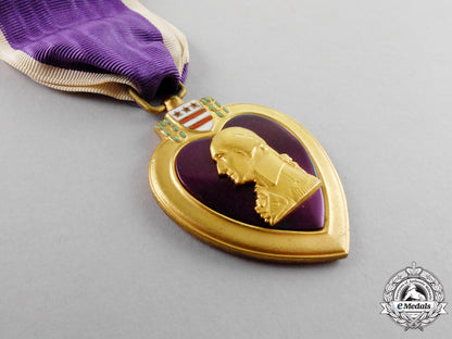 united_states._a_purple_heart_with_case,_c.1945_m17-1825