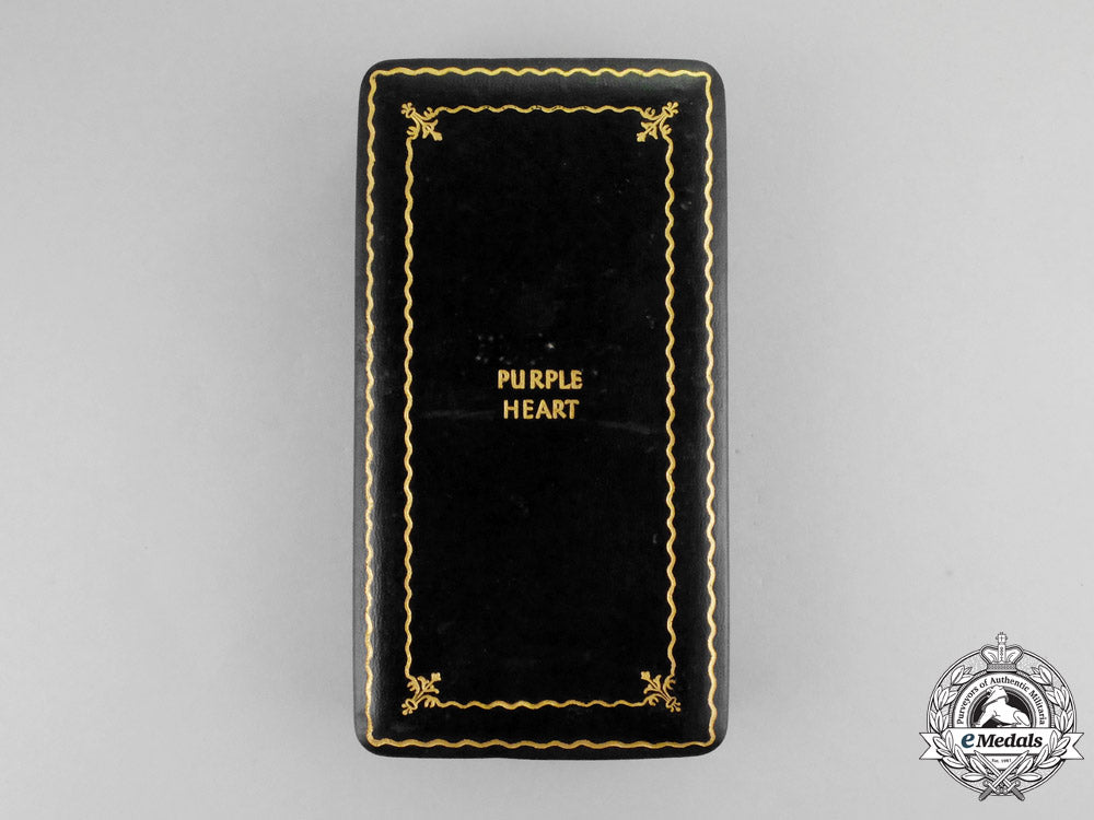 united_states._a_purple_heart_with_case,_c.1945_m17-1826