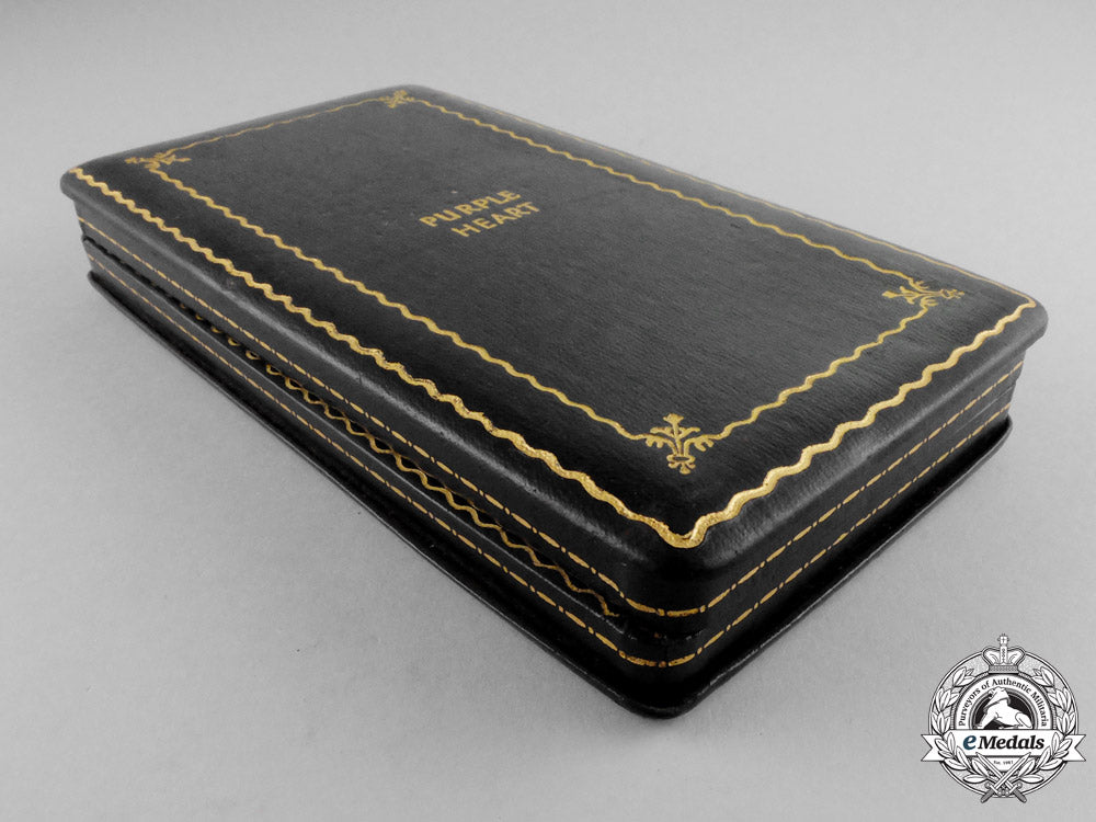 united_states._a_purple_heart_with_case,_c.1945_m17-1829