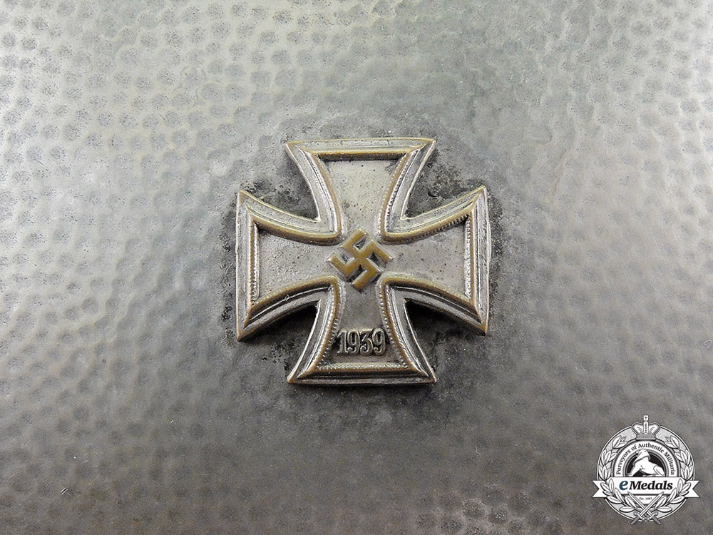 germany._an_iron_cross1939_cigarette_case_m17-1947