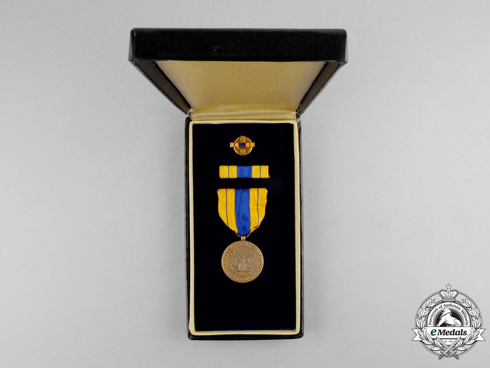 united_states._a_lot_of_second_war_period_service_medals&_awards_m17-1960